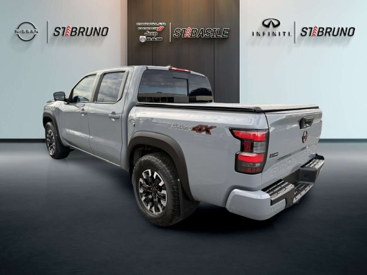 Nissan Frontier 2023 Gris Saint-Basile-le-Grand - photo #12