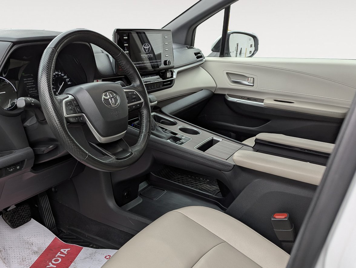Toyota Sienna XLE 8 places/HYBRIDE CUIR/ TOIT OUVRANT 2024 Frisson glacé nacré Sherbrooke - photo #5