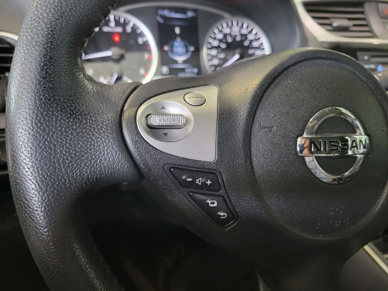 2017 Nissan Sentra Red  - photo #19