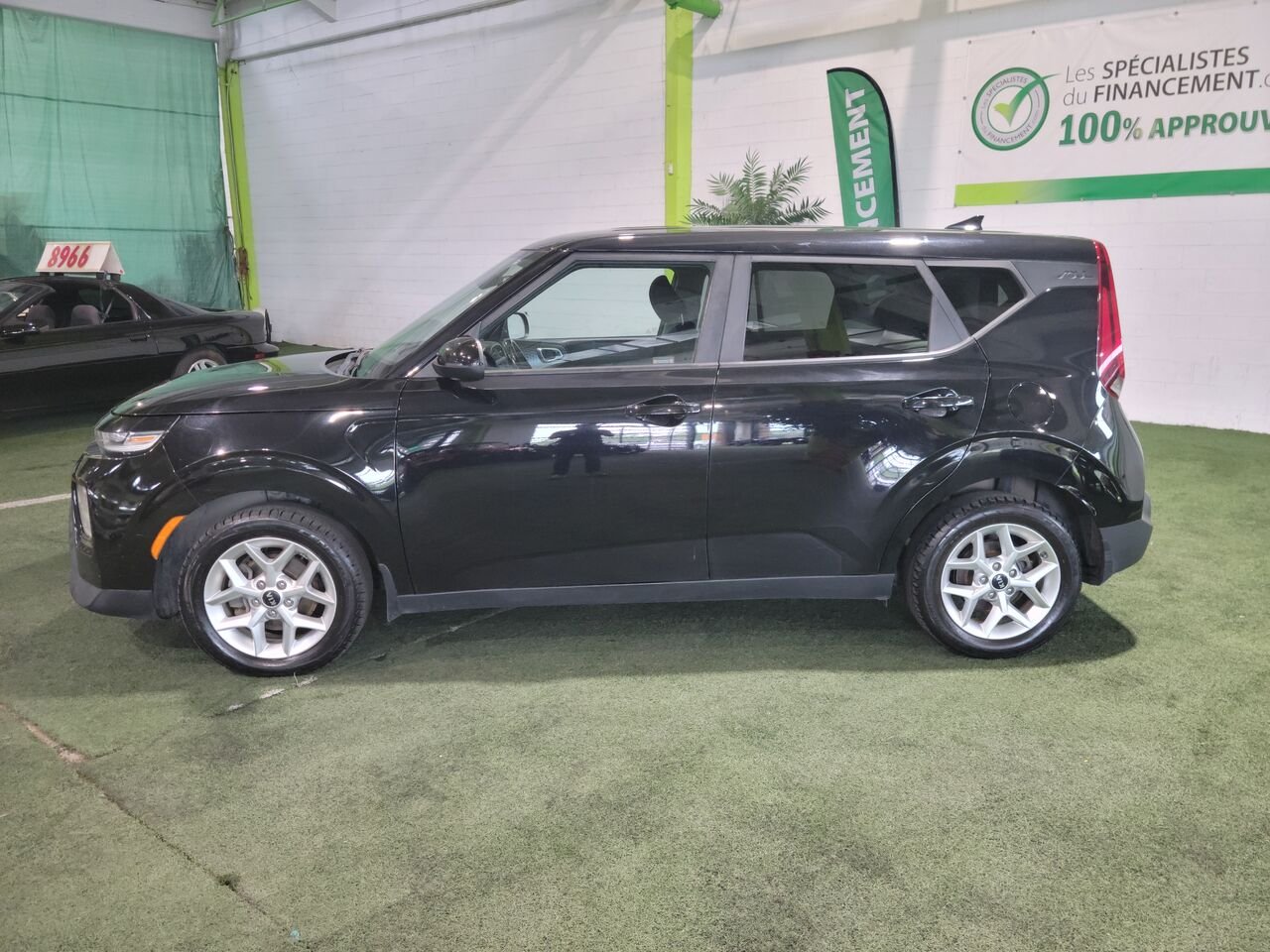 2020 Kia Soul Black  - photo #2