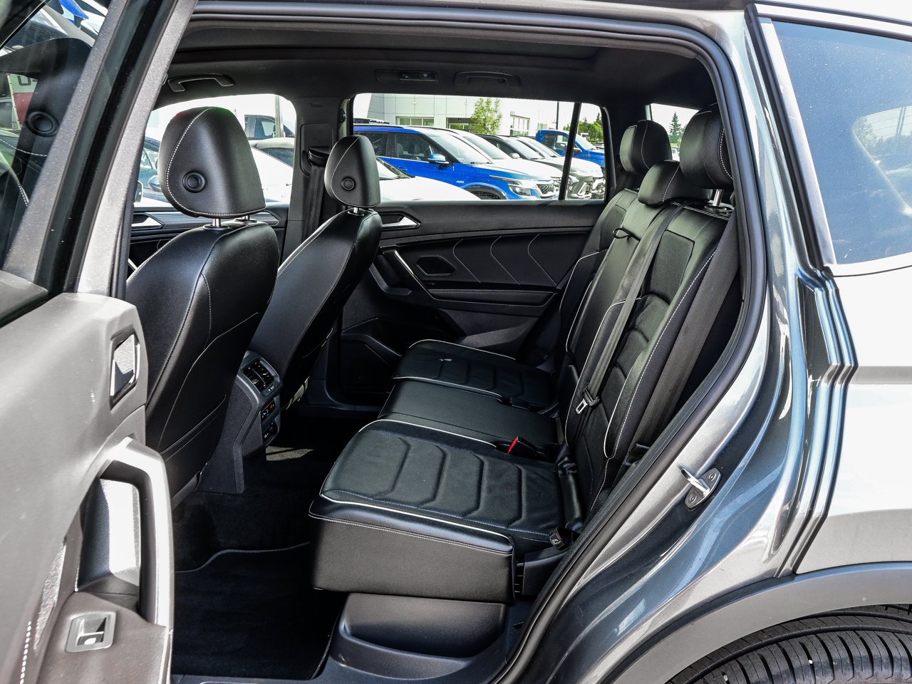 2024 Volkswagen Tiguan Highline R-Line 4MOTION Grey Sherwood Park - photo #33