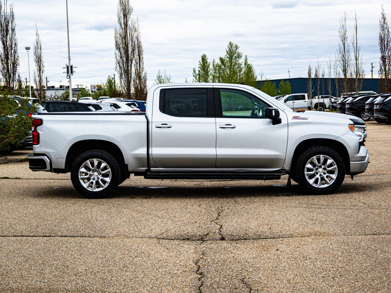 2022 Chevrolet Silverado 1500 4WD Crew Cab 147 RST Grey Sherwood Park - photo #14