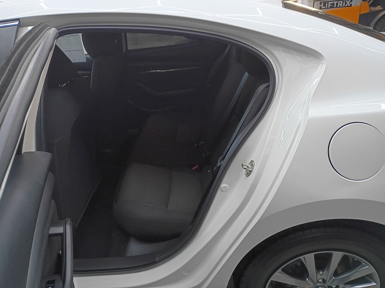 2019 Mazda Mazda3 White Blainville - photo #16