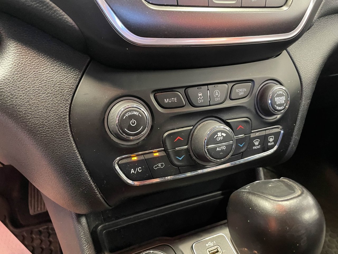 Jeep Cherokee TRAILHAWK 4X4 *CUIR* GR REMORQ *SIEGES VENTIL* NAV 2023 gray Saint-Jérôme - photo #13