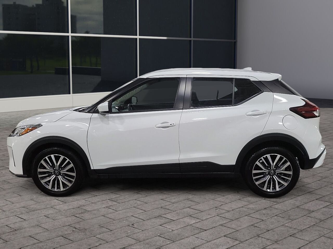 2025 Nissan KICKS PLAY S TA Grey Québec - photo #4