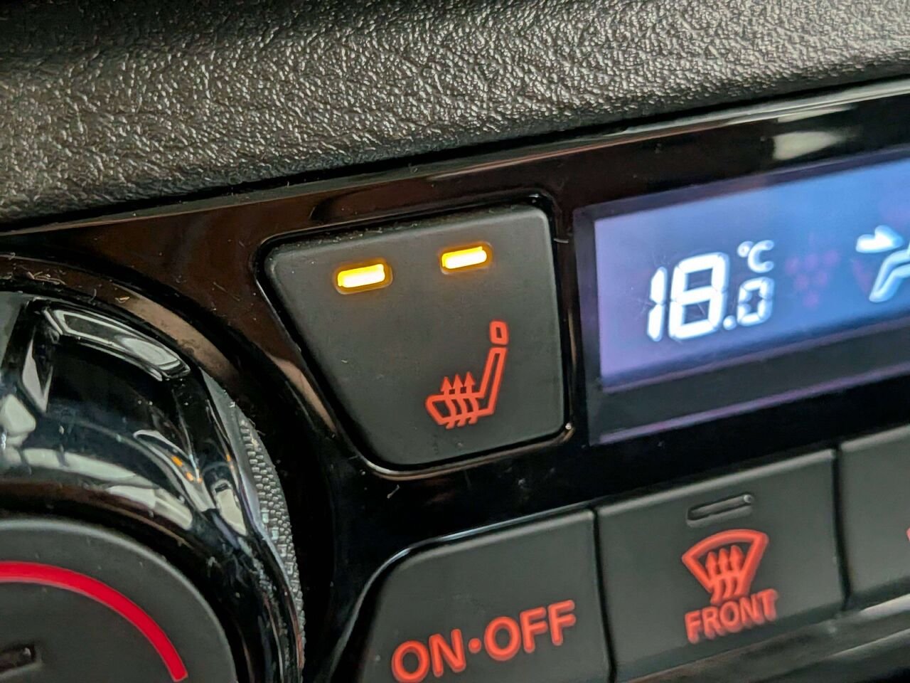 Nissan Kicks SV FWD 2024 Noir Val-David - photo #2