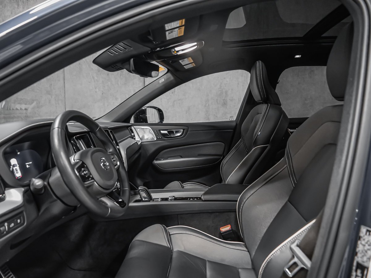 Volvo XC60 Recharge T8 R-DESIGN ADVANCED CLIMAT BOWERS WILKINS 2022 Bleu Montréal - photo #13
