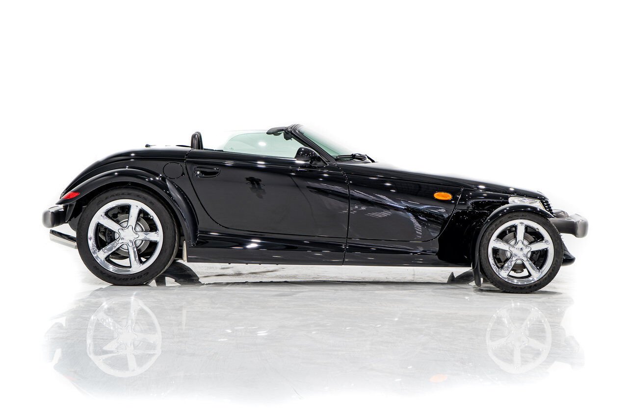 Plymouth Prowler Desirable Black Colour with only 7,611KM (4756mi) from new **PRICE IN USD** 1999 Noir Montréal - photo #30