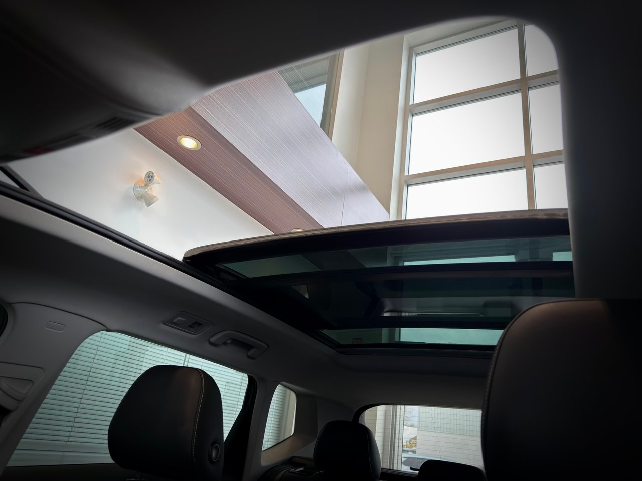 Volkswagen Taos 2023 Argent Notre-Dame-des-Prairies - photo #13