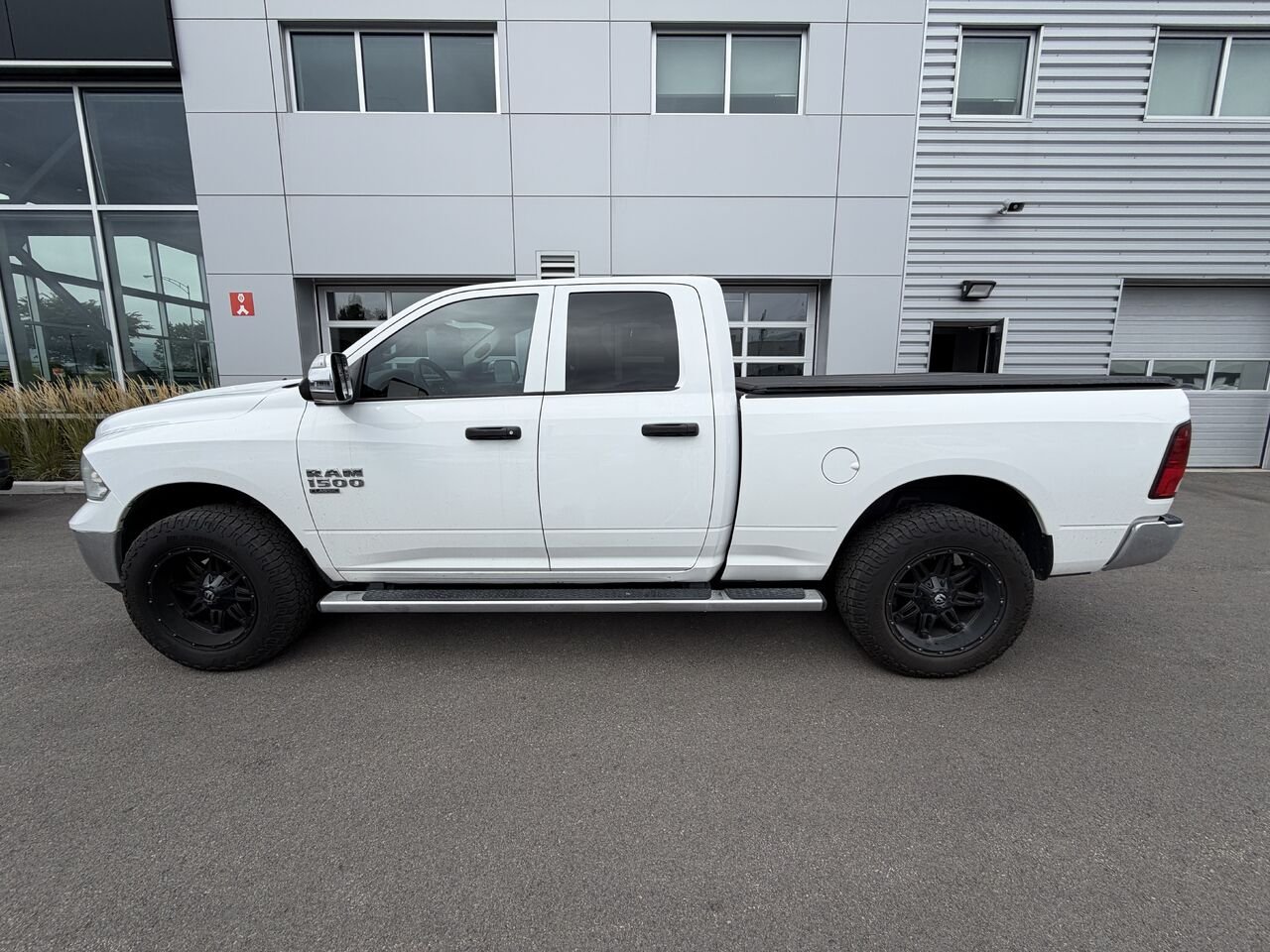 2019 Ram 1500 Classic White Saint-Eustache - photo #1