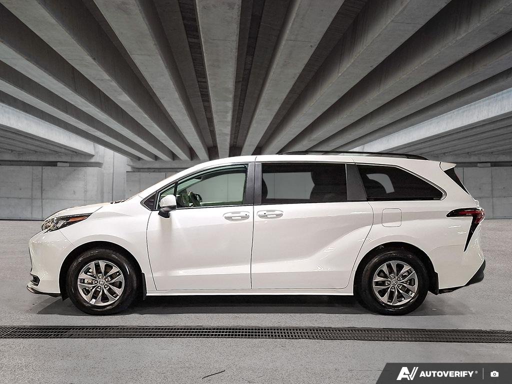 2025 Toyota Sienna 262057 | LE | JRKE1C White Edmonton - photo #2