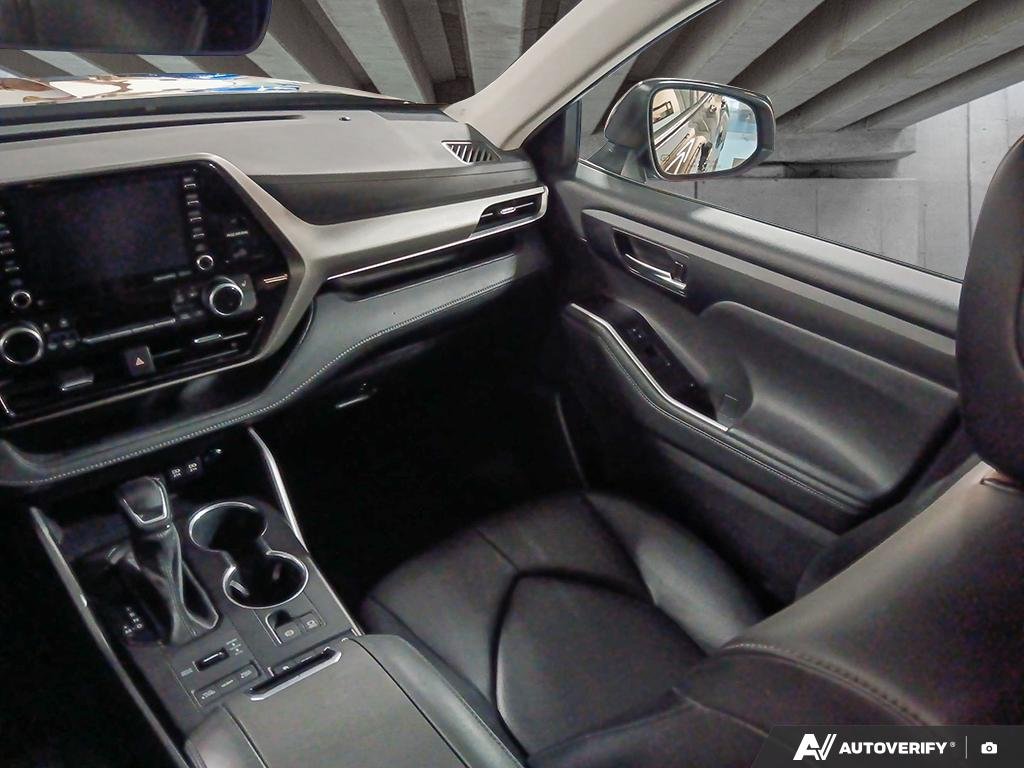 2021 Toyota Highlander 2602235A | XLE, well maintained local trade in. Black Edmonton - photo #23