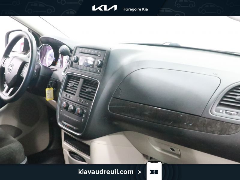 2015 Dodge GR Caravan Grey Laval - photo #21