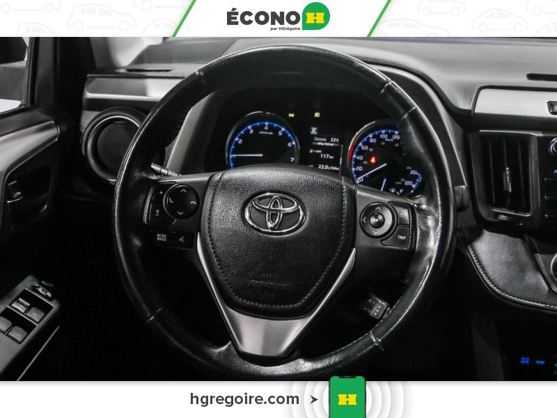 2016 Toyota Rav 4 mauve Laval - photo #15