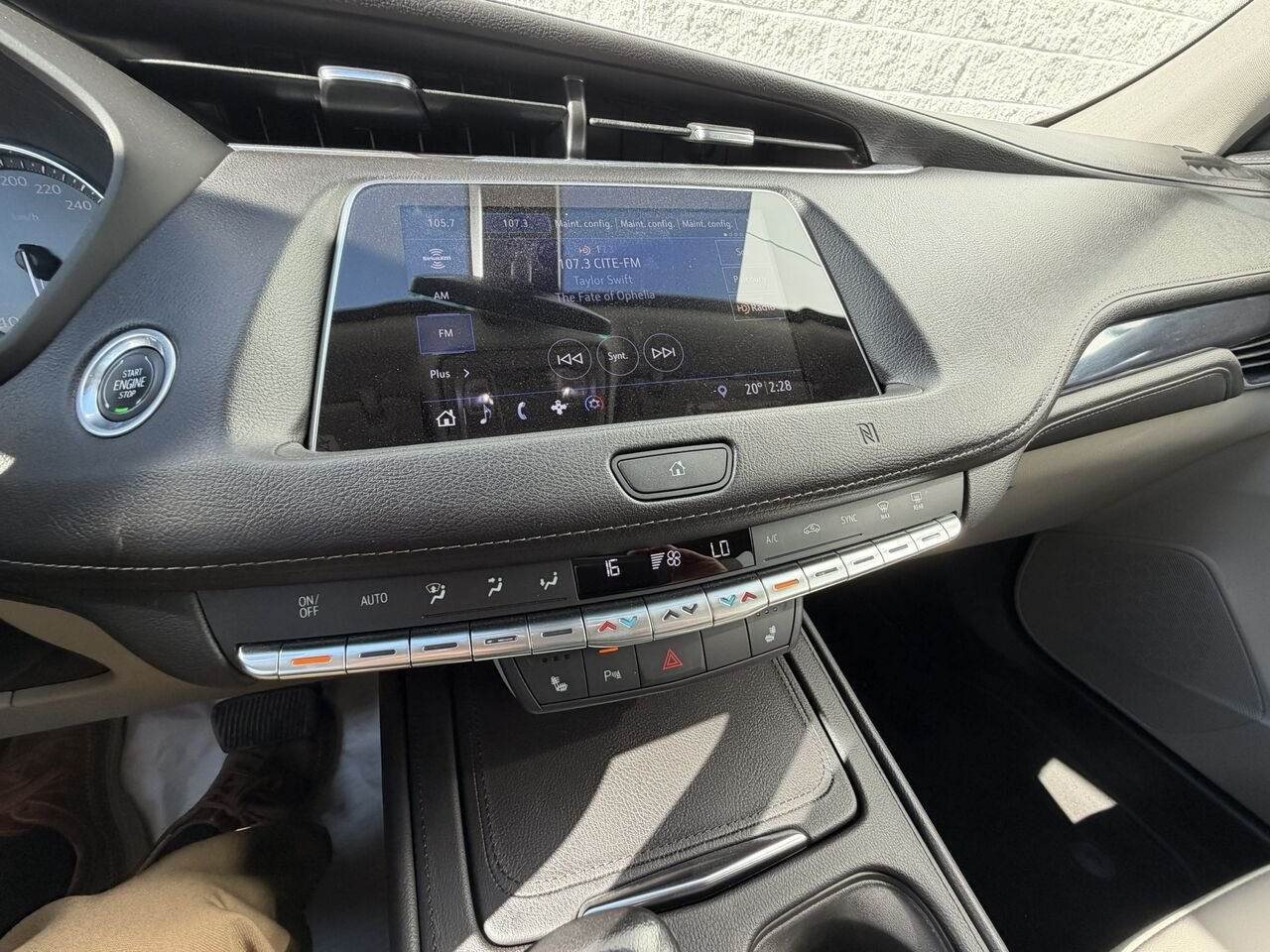2019 Cadillac XT4 LUXURY AWD Black Laval - photo #18