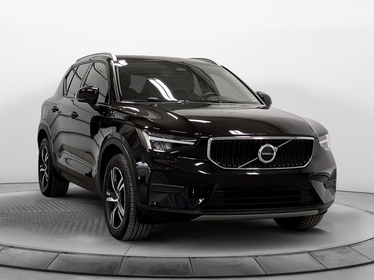 Volvo XC40 B5 Core AWD 2023 Noir Sherbrooke - photo #2