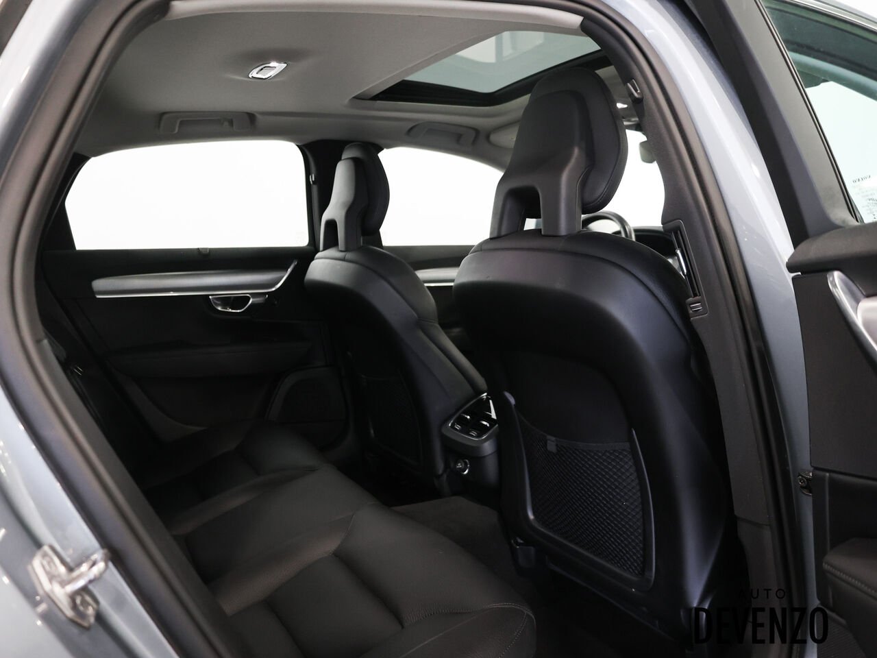 2017 Volvo S90 Blue Saint-Eustache - photo #8