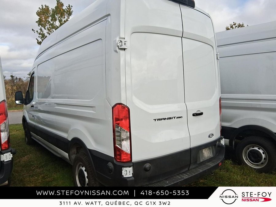 Ford Transit fourgon utilitaire TOIT HAUT T-250 PA toit surélevé 148 po PNBV de 9 070 lb 2026 Blanc