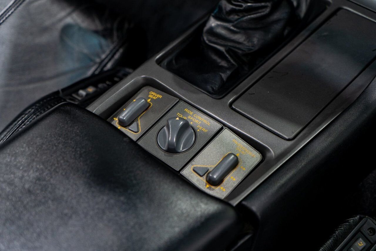 Chevrolet Corvette ZR1 | PRIX EN USD 1990 Noir Montréal - photo #11
