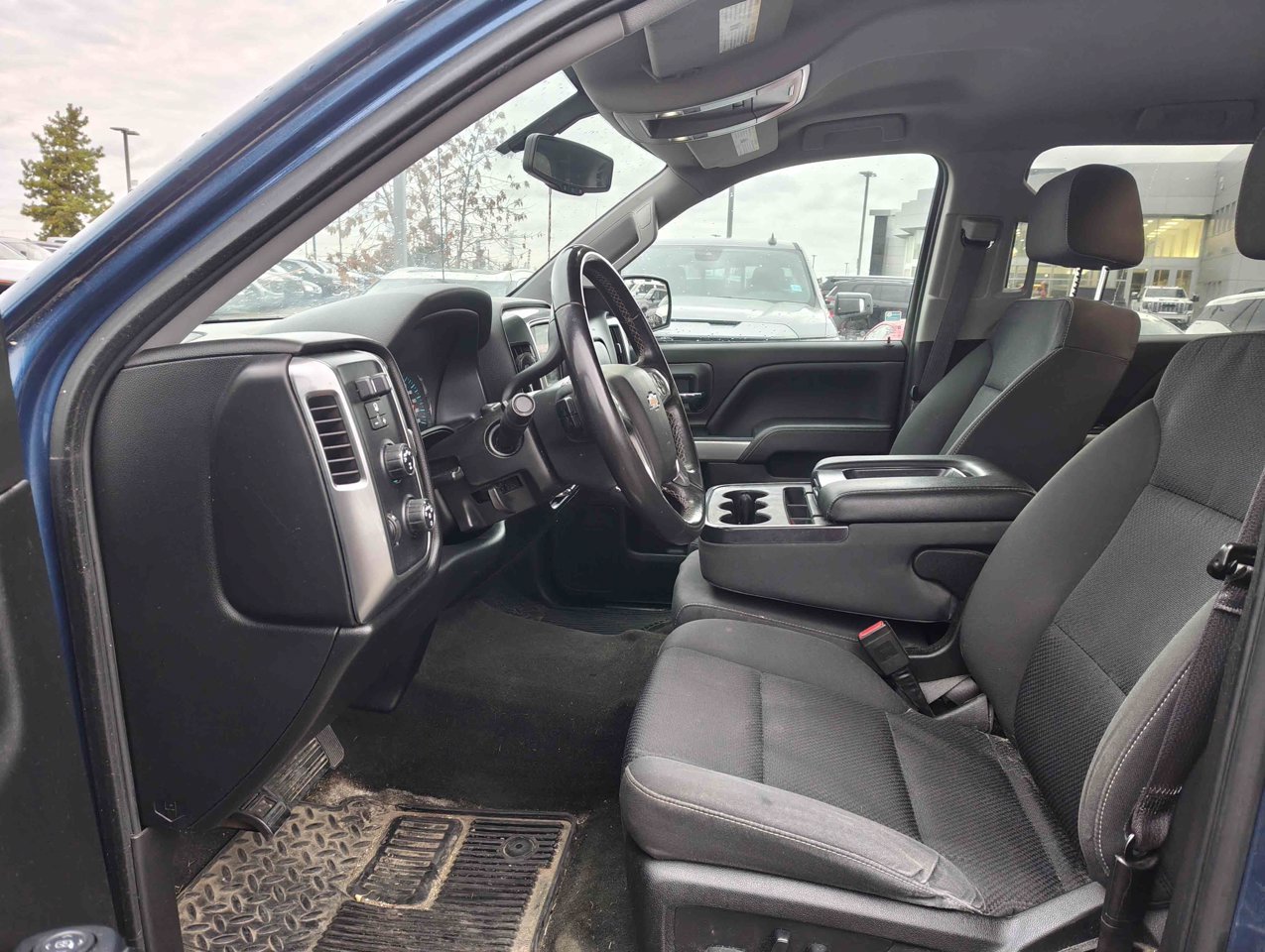 2017 Chevrolet Silverado 1500 4WD Crew Cab 143.5 LT w/2LT Blue Sherwood Park - photo #7