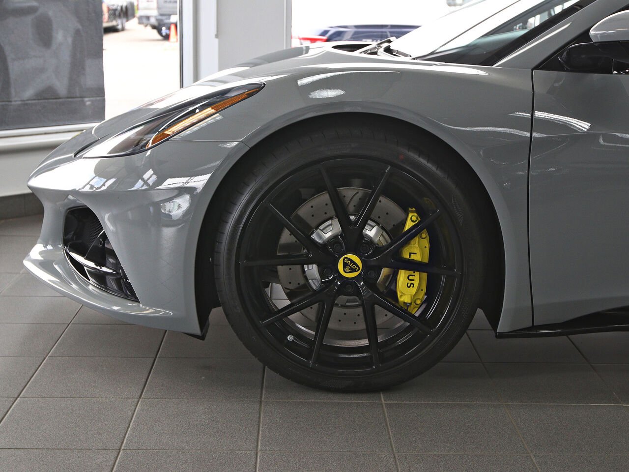Lotus Emira 2026 Nimbus Gray Québec - photo #5