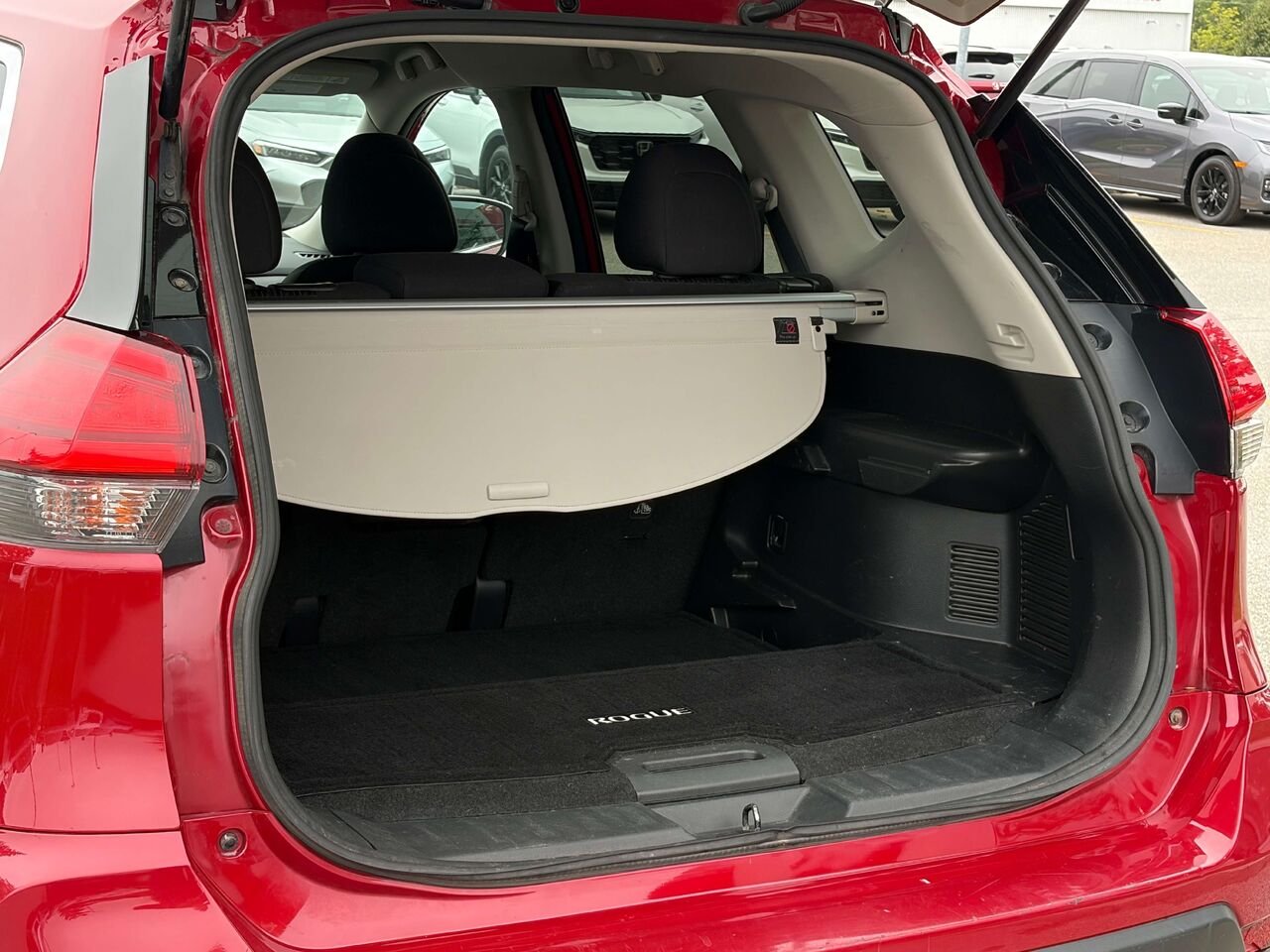 2017 Nissan Rogue SV Red Gatineau - photo #17