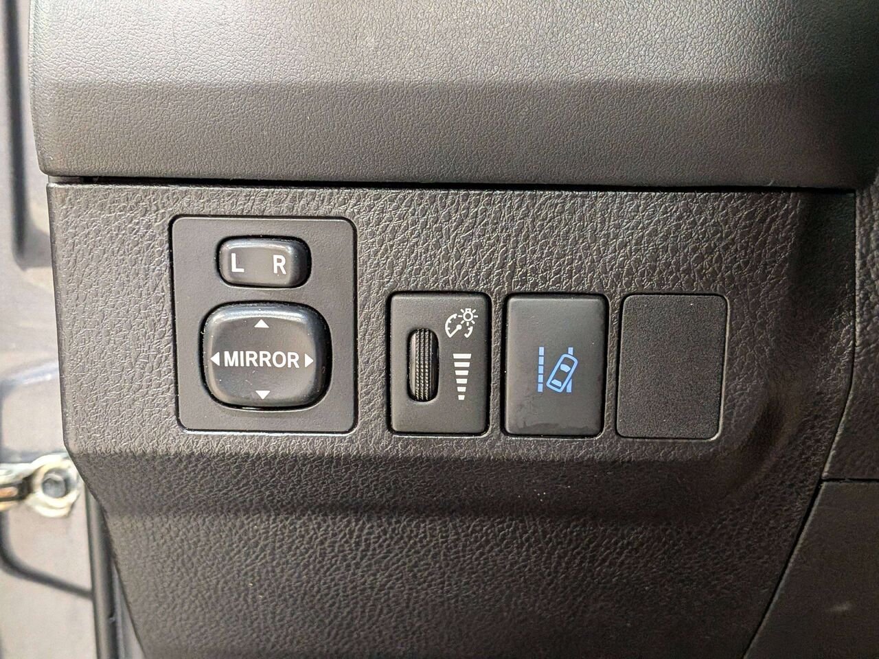 2018 Toyota RAV4 FWD LE Grey Val-David - photo #28