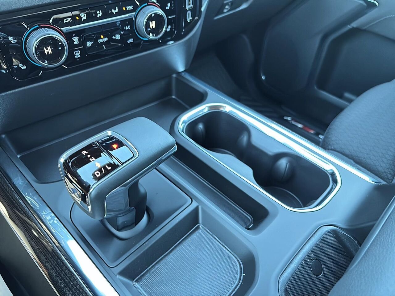 CHEVROLET Silverado 1500 RST 2026 GRIS STERLING METALLISE Saint-Hyacinthe - photo #13