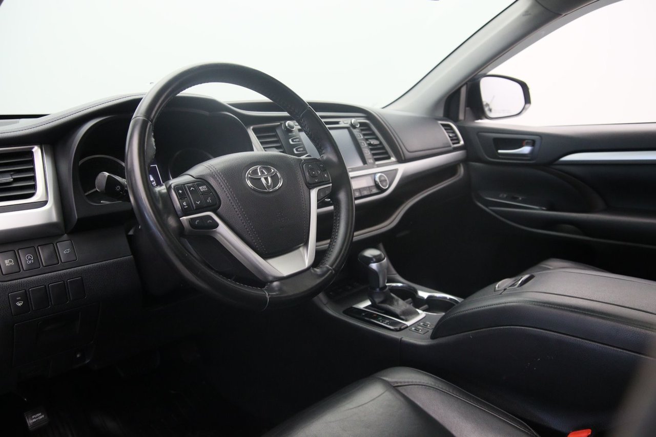 Toyota Highlander XLE 2017 Noir Baie-Comeau - photo #6