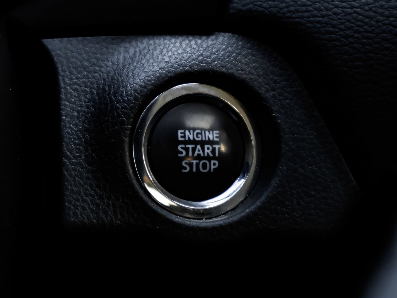 2024 Toyota RAV4 XLE AWD White Sherwood Park - photo #23