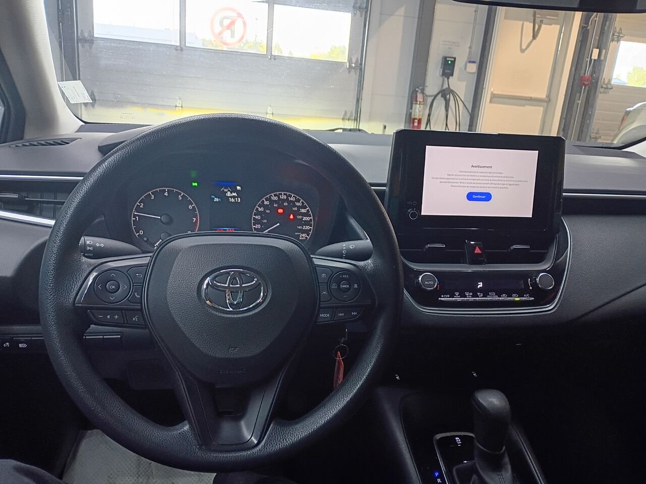 Toyota Corolla 2023 Argent Blainville - photo #20