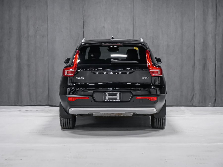 2025 Volvo XC40 B5 CORE BRIGHT Black