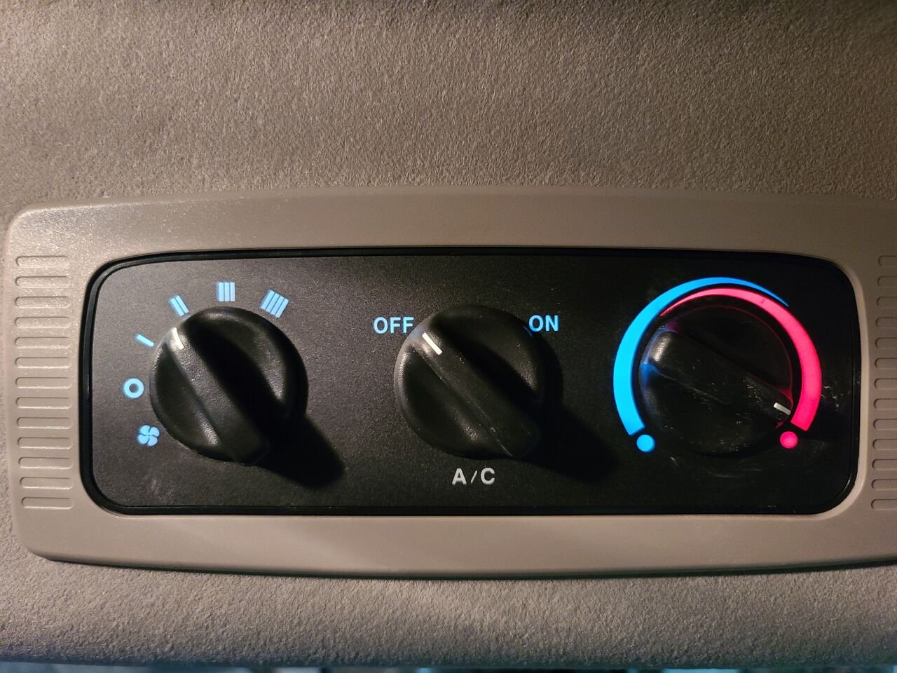 2023 TYM T574H Red  - photo #24