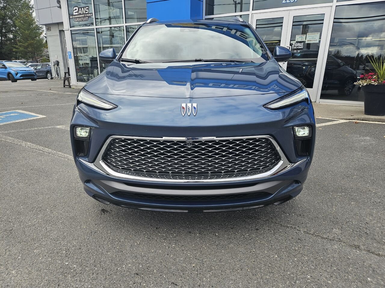 Buick Encore GX Avenir 4 portes TI 2024 Bleu Thetford Mines - photo #5