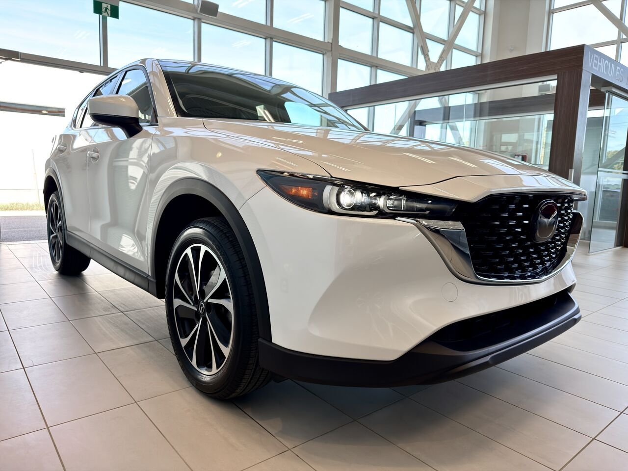 2022 Mazda CX-5 White Notre-Dame-des-Prairies - photo #4