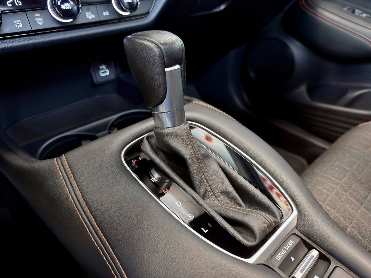 2023 Honda HR-V White Notre-Dame-des-Prairies - photo #26