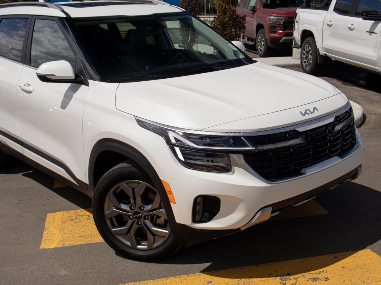 2025 Kia Seltos EX AWD White Sherwood Park - photo #13