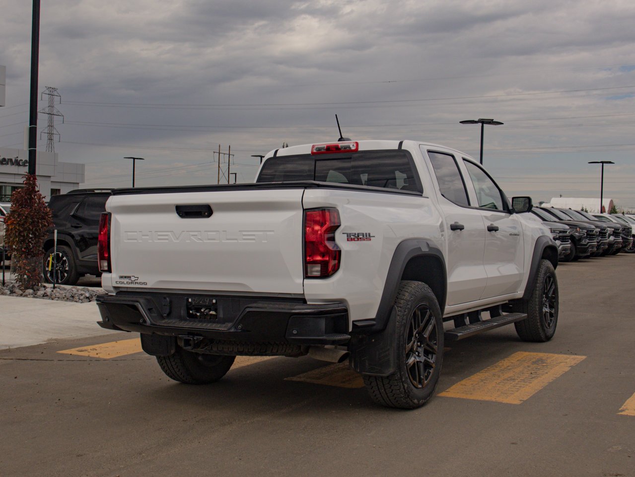 2023 Chevrolet Colorado 4WD Crew Cab Trail Boss White Sherwood Park - photo #9