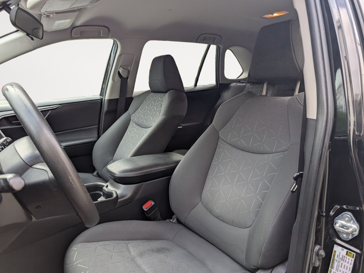 Toyota RAV4 LE/SIÈGES CHAUFFANTS/CAMÉRA DE RECUL/BLUETOOTH/AC/ 2021 Noir Sherbrooke - photo #6