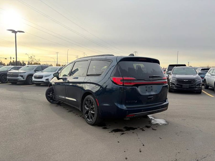 2025 Chrysler Pacifica Limited 3.6L 7 Passenger | Panoramic Sunroof Blue