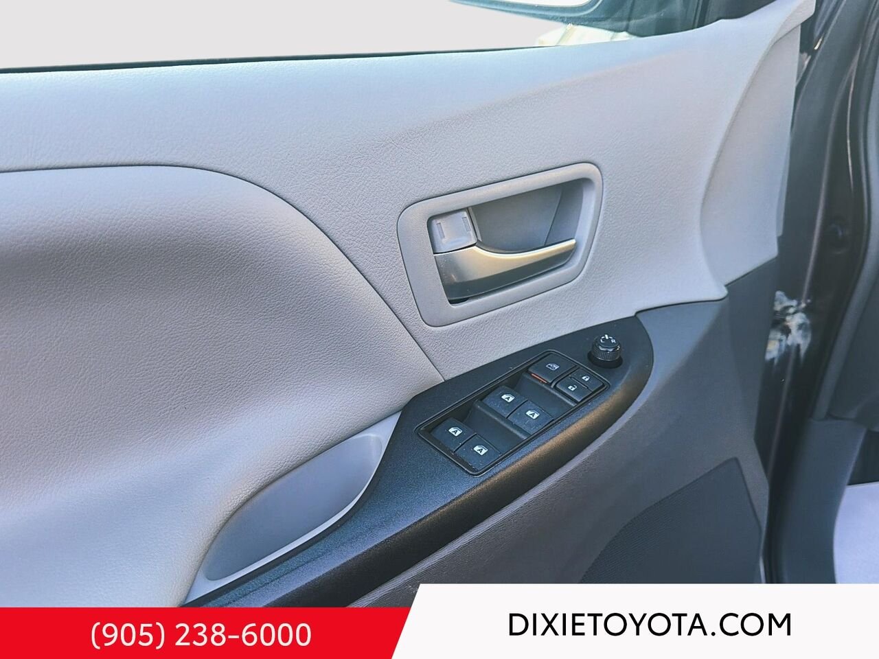 2019 Toyota Sienna LE FWD / HEATED SEATS / TOYOTA SAFETY SENSE / BACK UP CAMERA Grey Mississauga - photo #7
