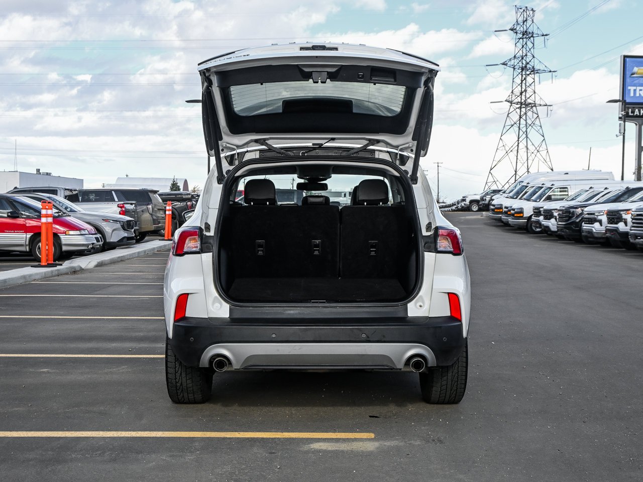 2022 Ford Escape Titanium Plug-In Hybrid FWD White Sherwood Park - photo #13