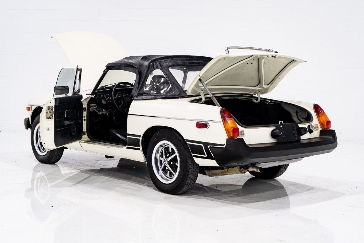 MG B Beautifully presented from former complete restoration 1979 Blanc Montréal - photo #62