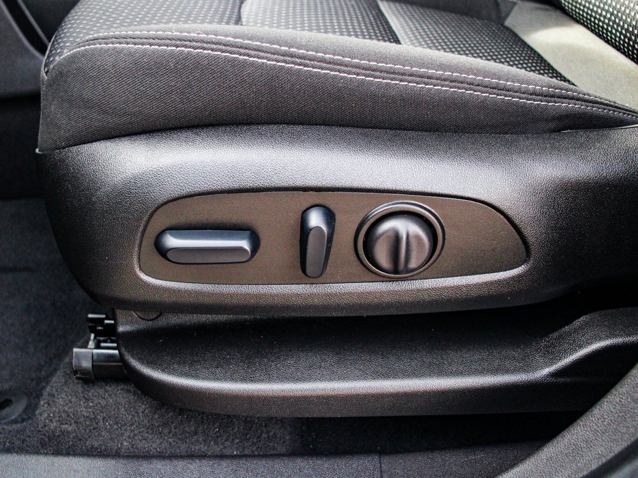 2024 GMC Terrain AWD 4dr SLE White Sherwood Park - photo #14