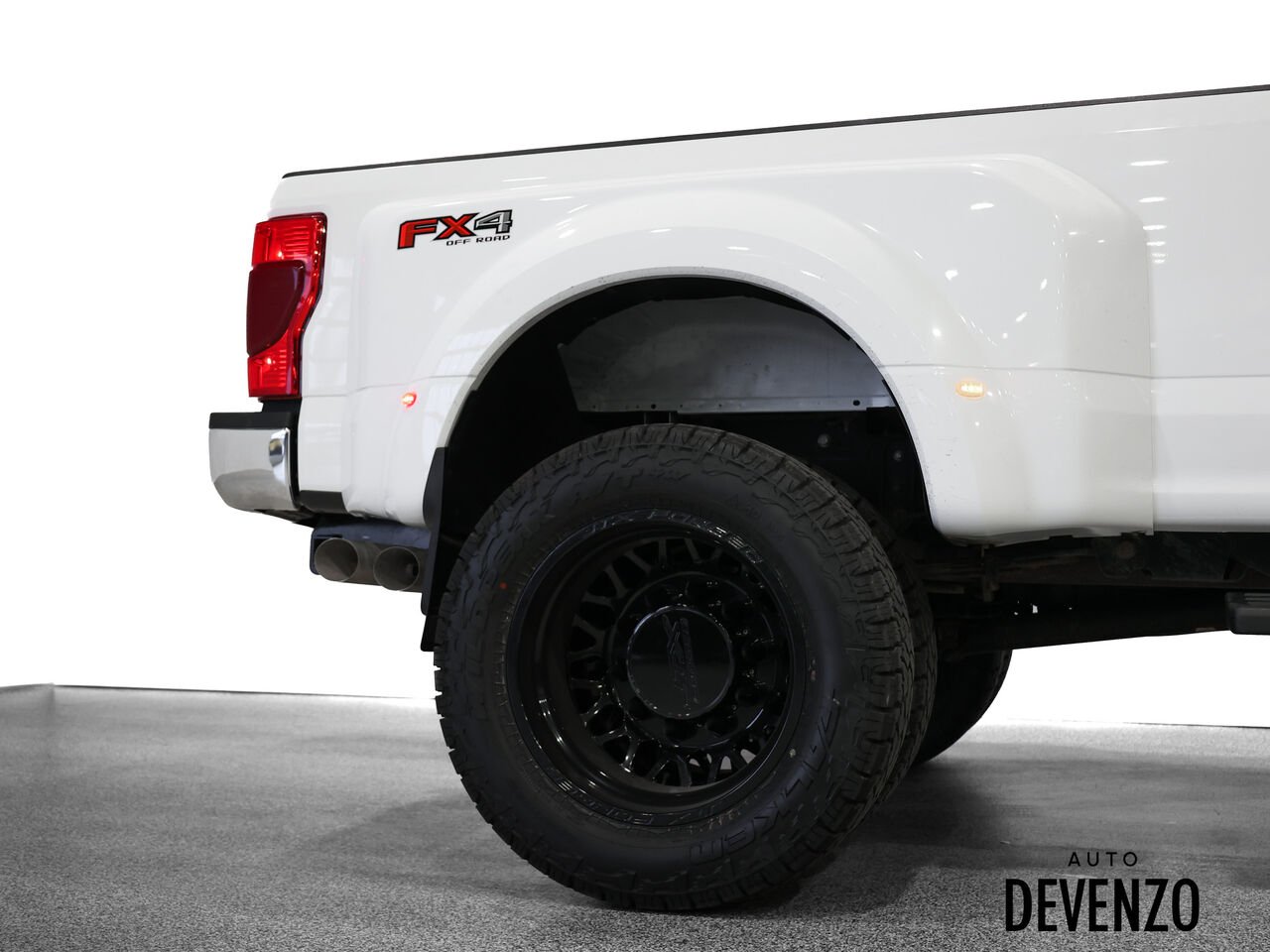 2020 Ford Super Duty F-450 DRW White Saint-Eustache - photo #5