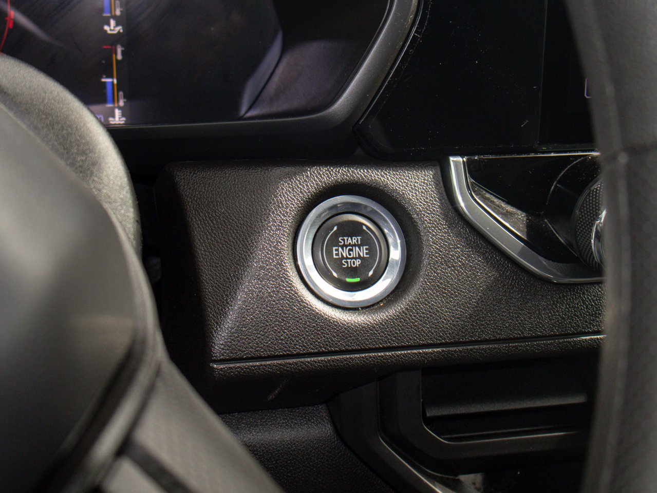 2023 Chevrolet Colorado 4WD Crew Cab Trail Boss White Sherwood Park - photo #25