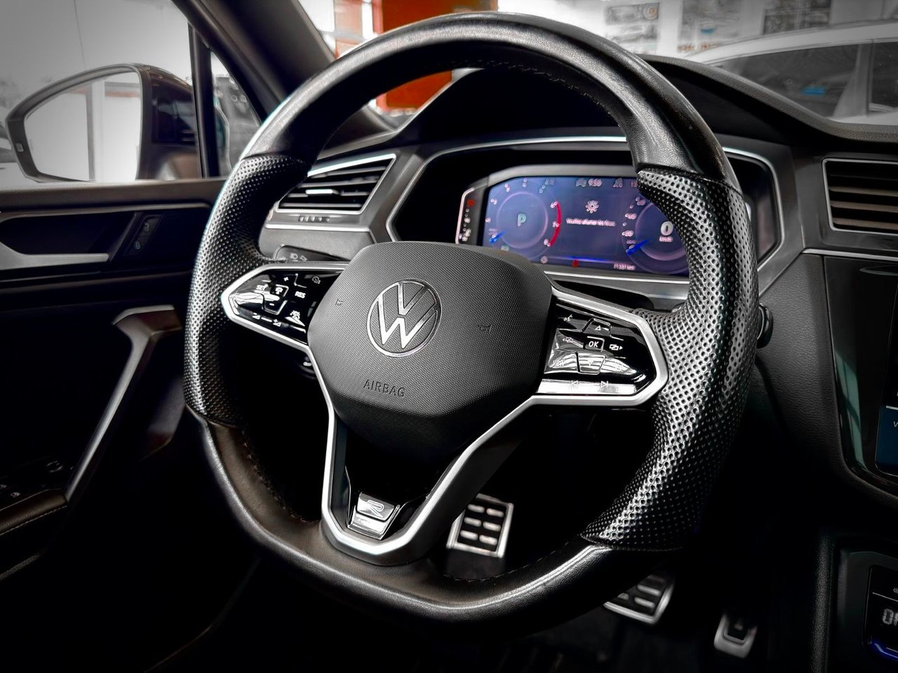 Volkswagen Tiguan 2024 Gris Notre-Dame-des-Prairies - photo #24