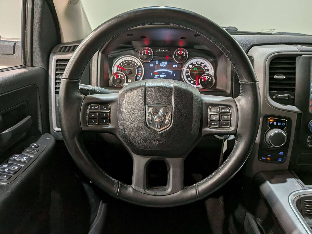 2021 Ram 1500 Classic Express 4x4 Crew Cab 5'7" Box Black Val-David - photo #13
