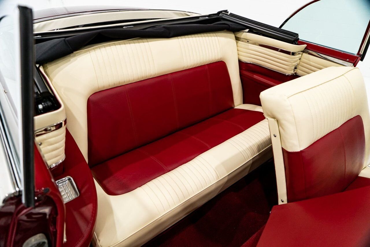 Oldsmobile 98 PRIX EN USD | Convertible Beautifully Presented from complete Restoration 1953 Rouge Montréal - photo #55