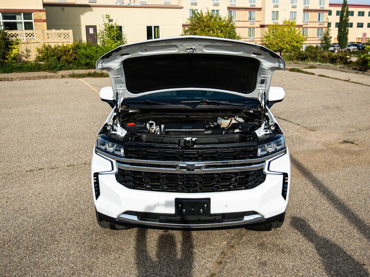 2023 Chevrolet Suburban 4WD 4dr LS White Sherwood Park - photo #9